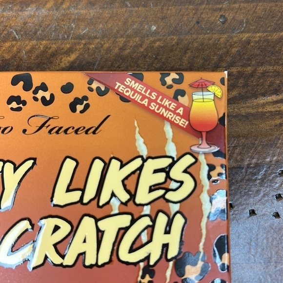 TOO FACED • Kitty Likes to Scratch Eye Shadow Palette - Picture 9 of 11
